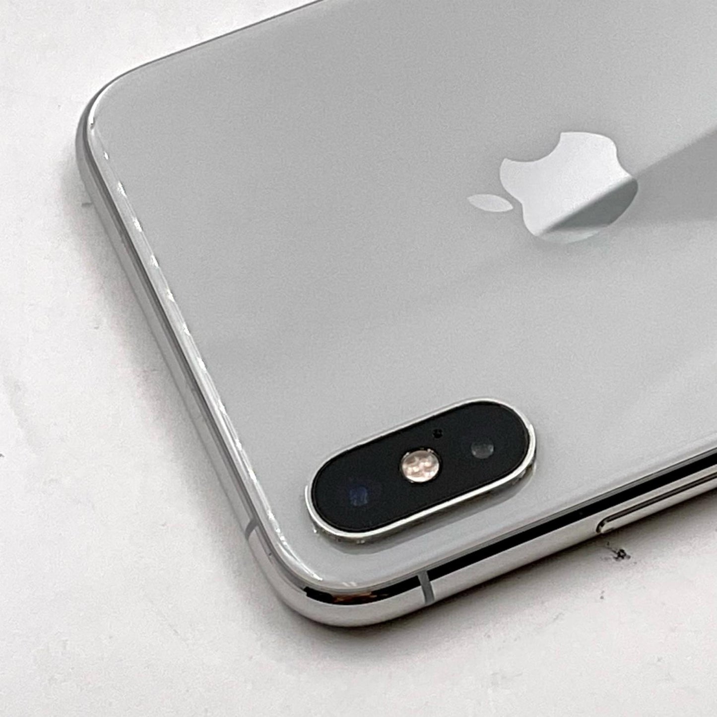 【全額返金保証】【最速発送】Apple iPhone iPhone XS Max 64GB シルバー docomo 白ロム 動作確認済 88%