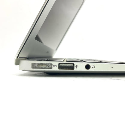 【最速発送】Apple MacBook Air 11.6インチ 2013 1.3GHz デュアルコア Intel Core i5 4GB SSD 256GB シルバー 77.7%【難有】