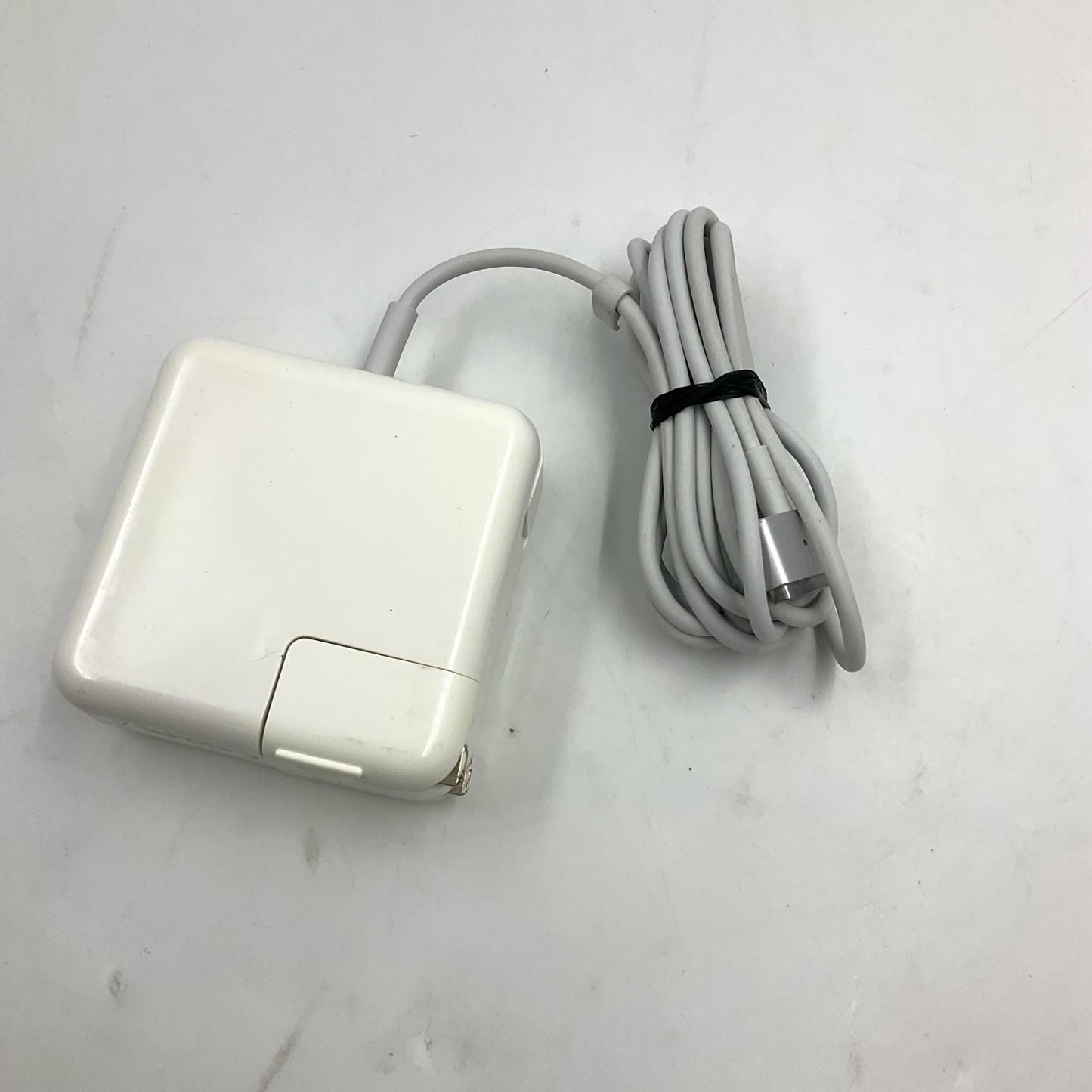 【最速発送】Apple MacBook Air 11.6インチ 2013 1.3GHz デュアルコア Intel Core i5 4GB SSD 256GB シルバー 77.7%【難有】