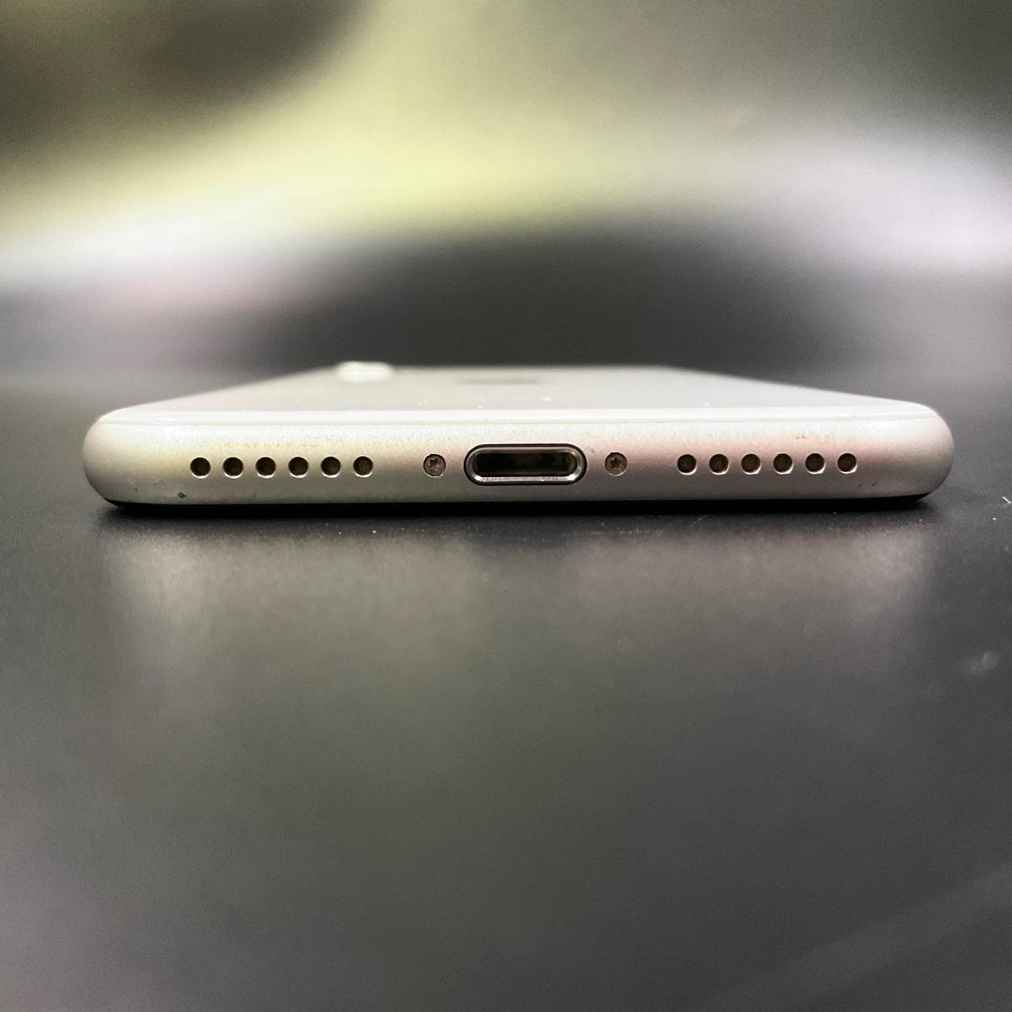 【全額返金保証】【最速発送】Apple iPhone iPhone SE（第3世代） 64GB スターライト au 白ロム 動作確認済 79%