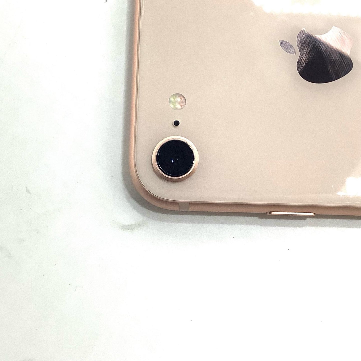 【全額返金保証】【最速発送】Apple iPhone iPhone 8 64GB ゴールド docomo 白ロム 動作確認済 80%