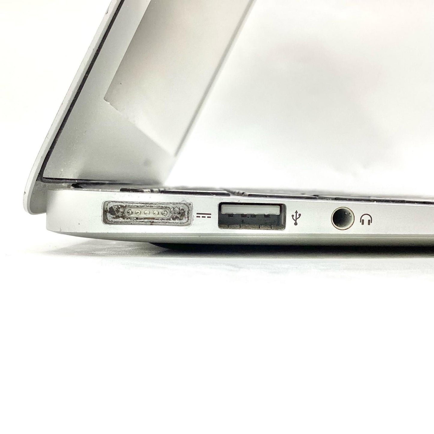 【全額返金保証】【最速発送】Apple MacBook Air 11インチ 2015 1.6 GHz デュアルコア Intel core i5 4GB SSD 128GB シルバー 動作確認済