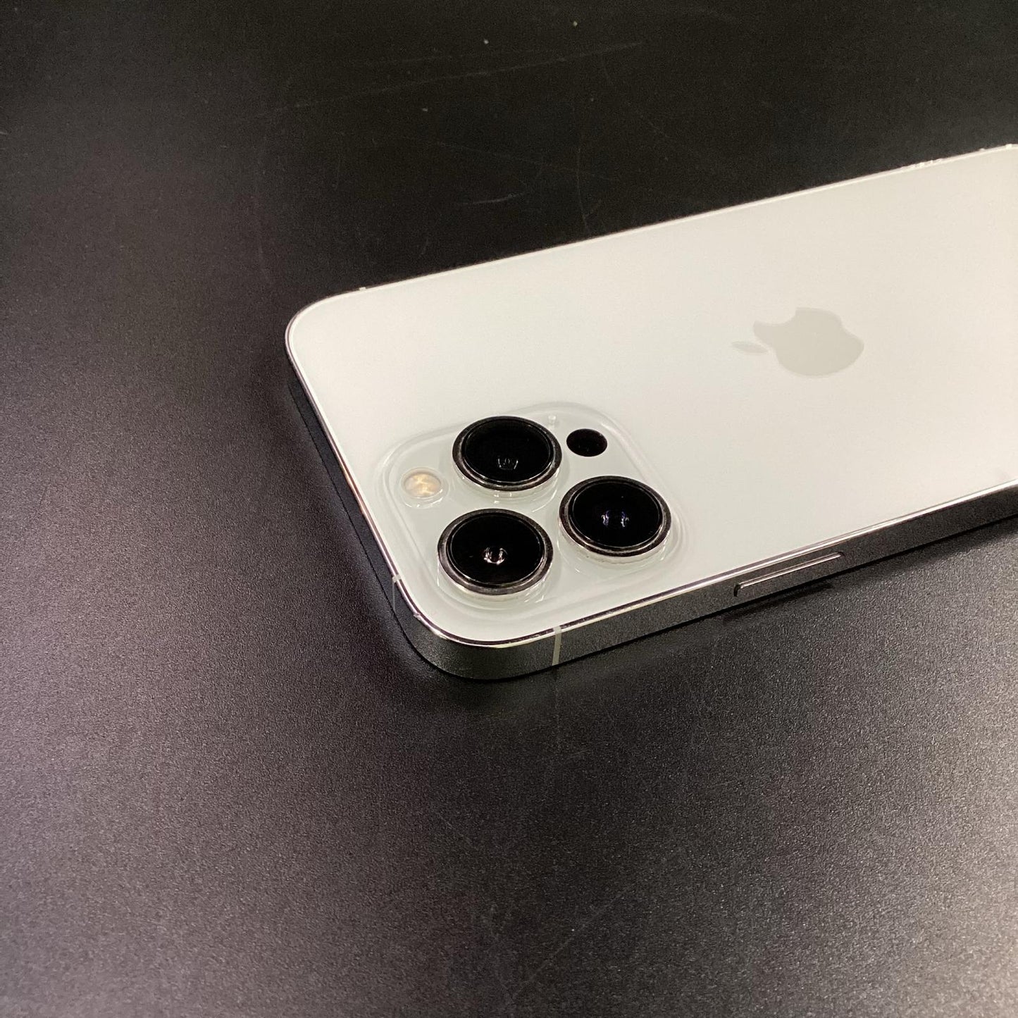 【全額返金保証】【最速発送】Apple iPhone iPhone 13 Pro Max 1TB シルバー Softbank 白ロム 動作確認済 99%