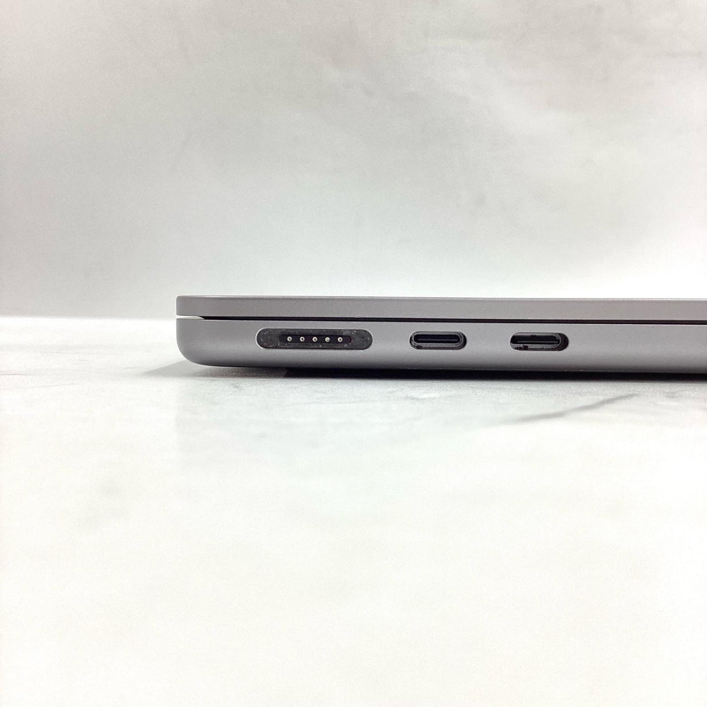 【全額返金保証】【最速発送】Apple MacBook Air 13インチ 2022 Apple M2 8GB SSD 512GB スペースグレイ 92% 美品 動作確認済