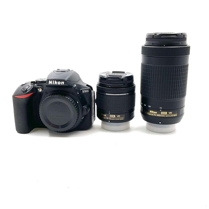 【全額返金保証】【最速発送】Nikon デジタル一眼 D5600 ダブルズームキット ブラック 美品 動作確認済
