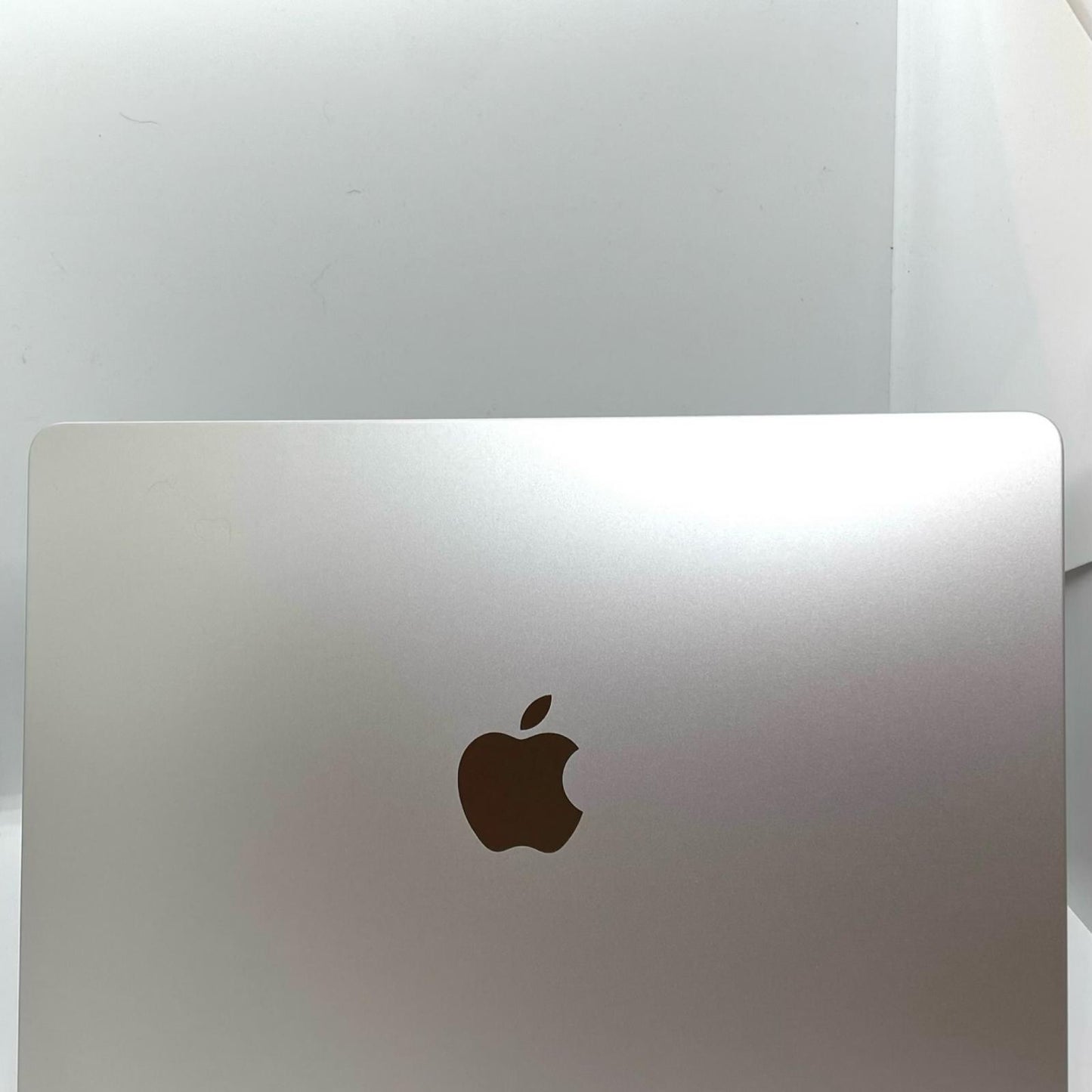 【全額返金保証】【最速発送】Apple MacBook Air 13.6インチ 2022 M2 8GB 256GB 96% 動作確認済