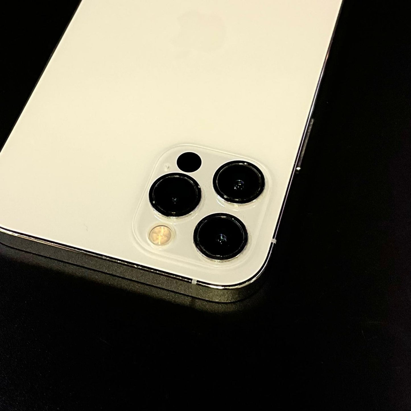 【最速発送】Apple iPhone iPhone 12 Pro 128GB シルバー docomo 白ロム【難有】 73%