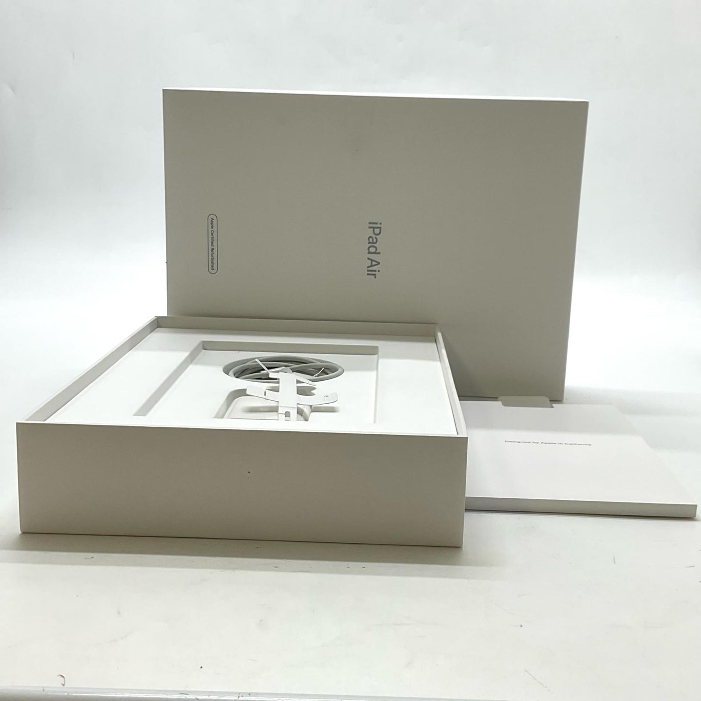【全額返金保証】【最速発送】Apple iPad Air 10.9インチ 第5世代 256GB スターライト Wi-Fi 美品 動作確認済