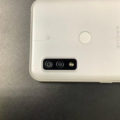 【全額返金保証】【最速発送】富士通 arrows 64GB ホワイト au FCG01 白ロム 動作確認済