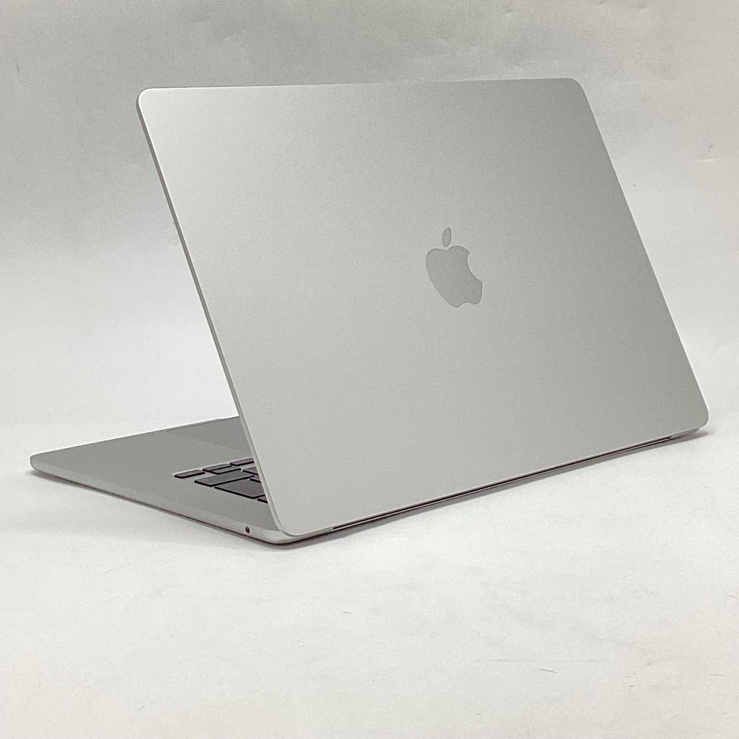 【全額返金保証】【最速発送】Apple MacBook Air 15.3インチ 2024 Apple M3 8GB SSD 256GB シルバー 100% 美品 動作確認済