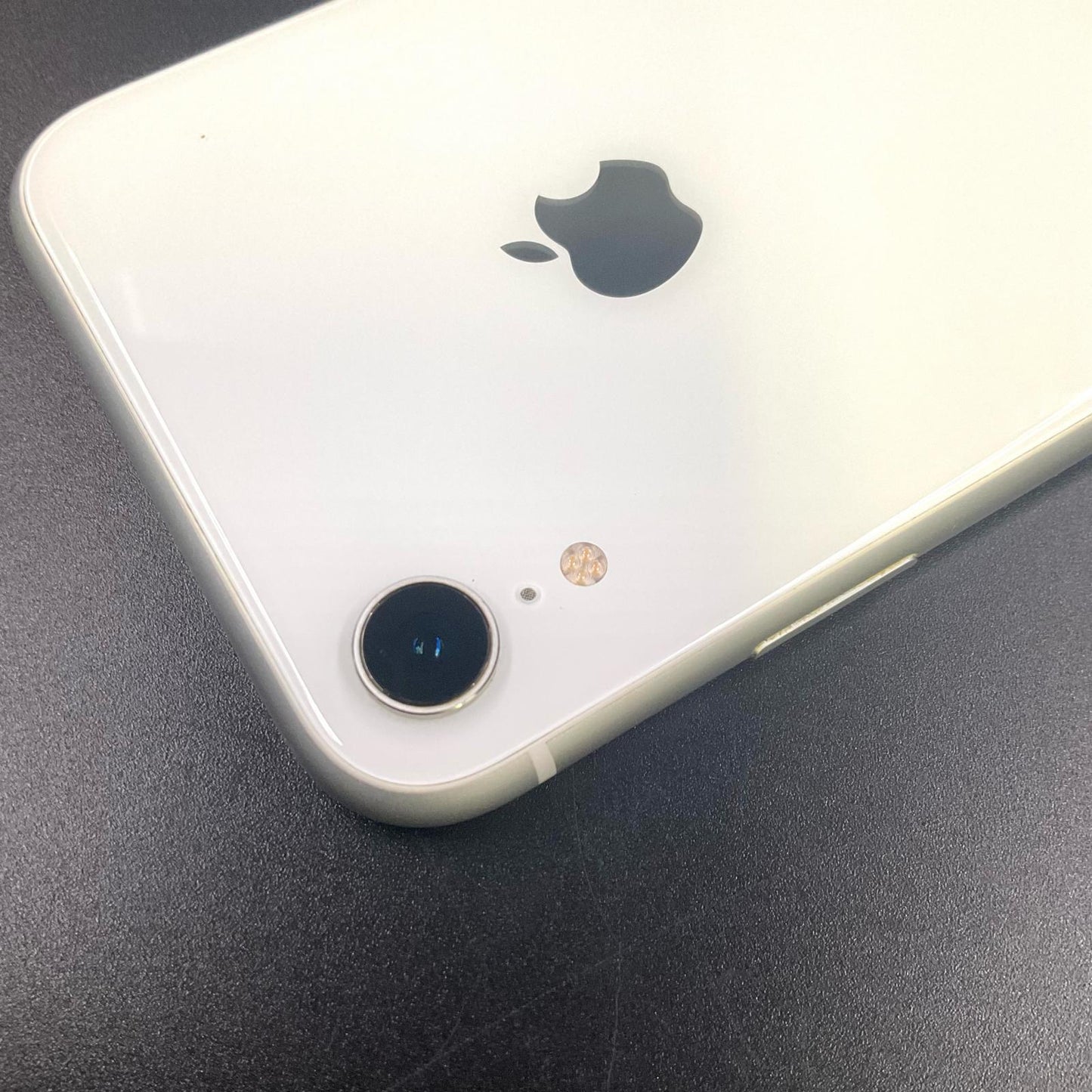 【全額返金保証】【最速発送】Apple iPhone iPhone XR 64GB ホワイト docomo 白ロム 動作確認済 79%