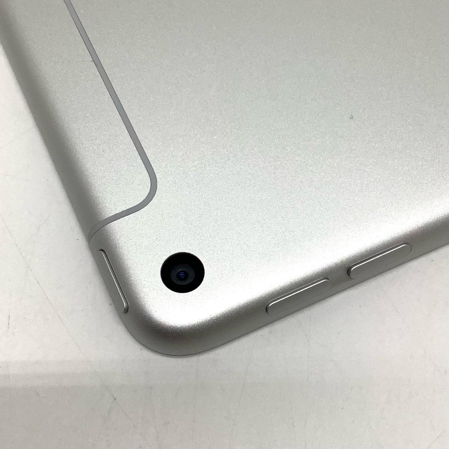 【全額返金保証】【最速発送】Apple iPad mini 7.9インチ 第5世代 64GB シルバー WiFi+Cellular docomo 白ロム 美品 動作確認済