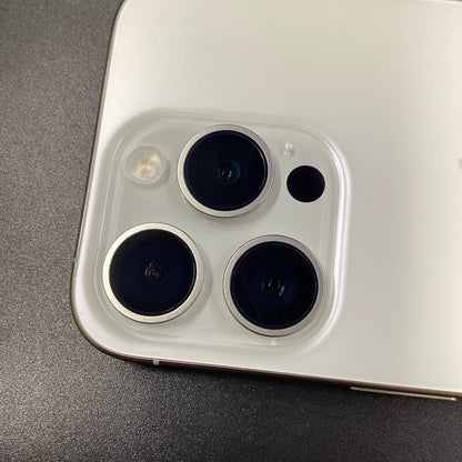 【全額返金保証】【最速発送】Apple iPhone iPhone 15 Pro 256GB ホワイトチタニウム SIMフリー 白ロム 美品 動作確認済 90%