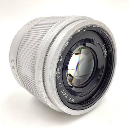 【全額返金保証】【最速発送】Panasonic LUMIX G 25mm/F1.7 ASPH. H-H025-S [シルバー] 動作確認済