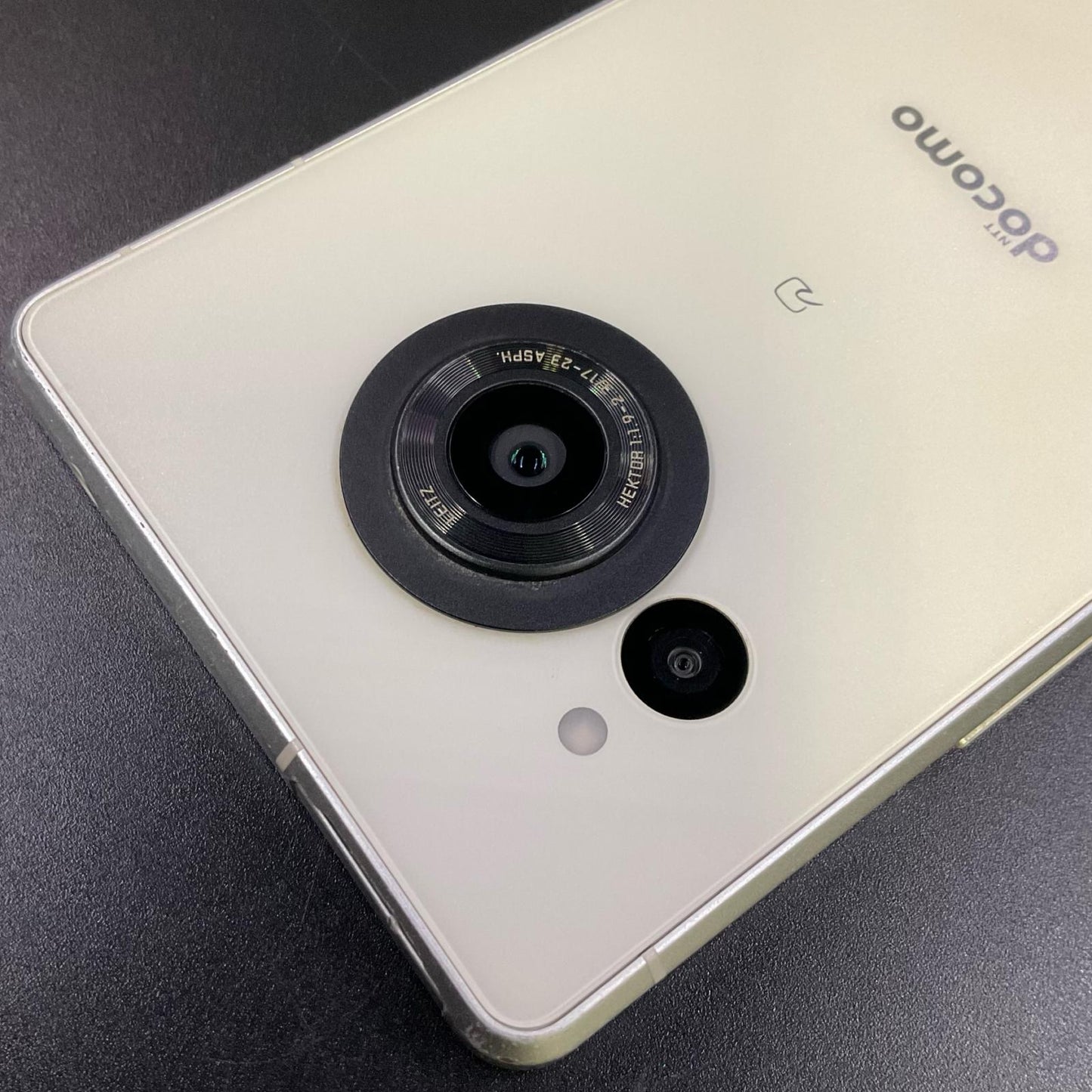 【最速発送】SHARP AQUOS R8 256GB クリーム SH-52D 白ロム【難有】