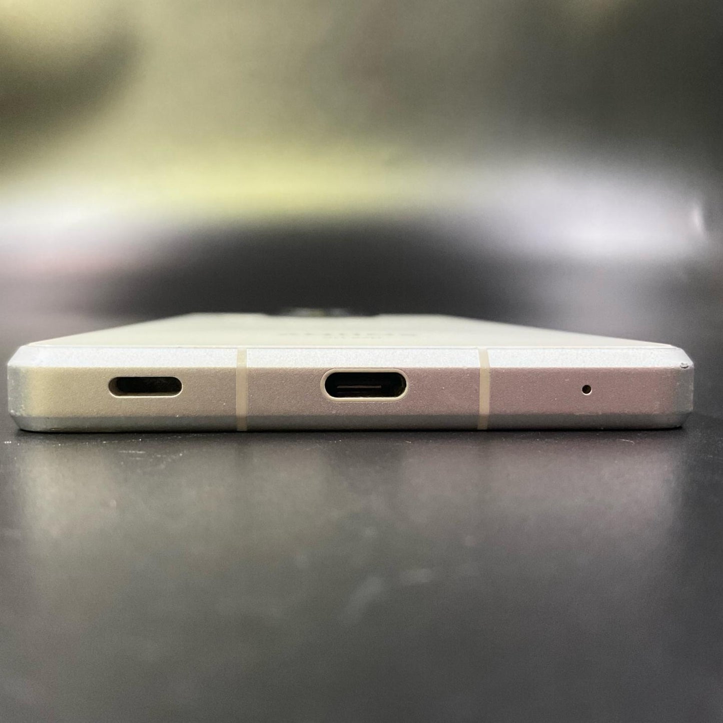 【最速発送】SHARP AQUOS R8 256GB クリーム SH-52D 白ロム【難有】