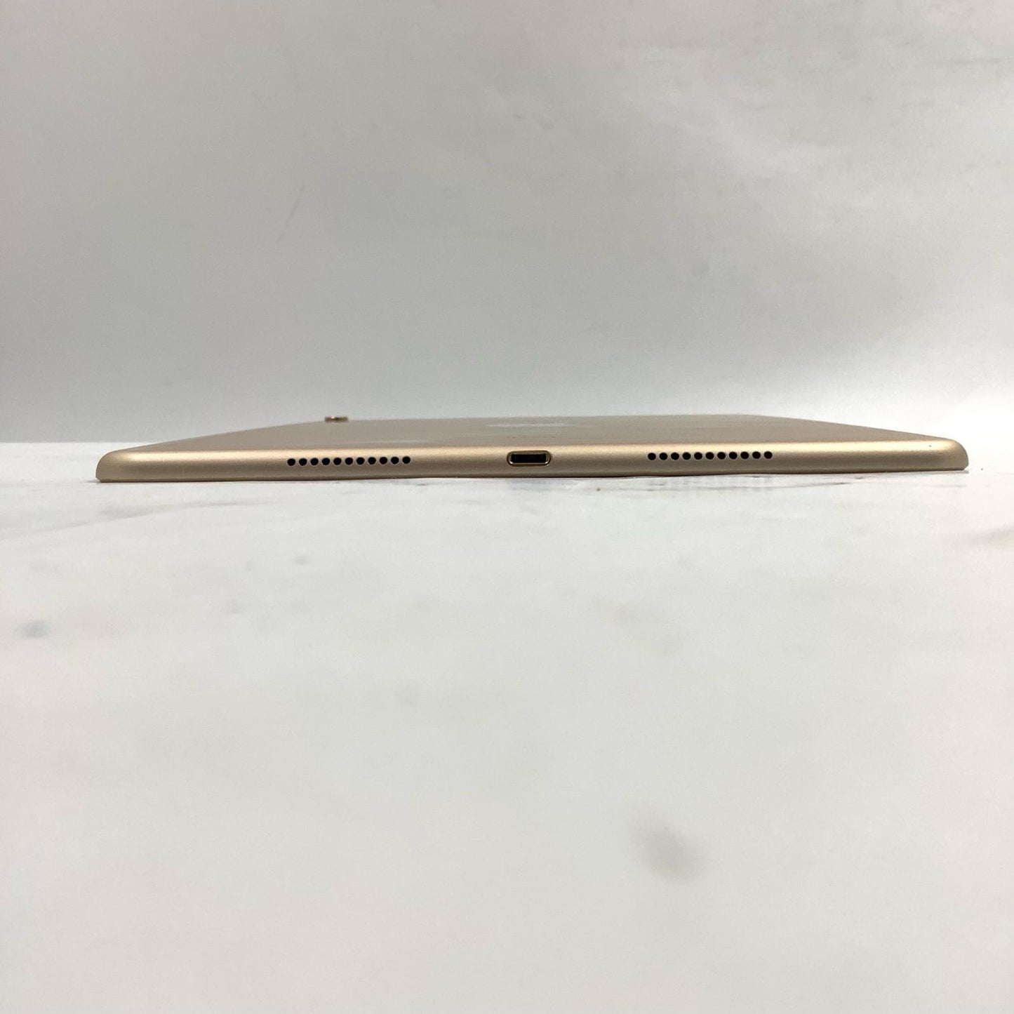 【最速発送】Apple iPad Pro 10.5インチ 256GB ゴールド WiFi+Cellular docomo 白ロム【難有】