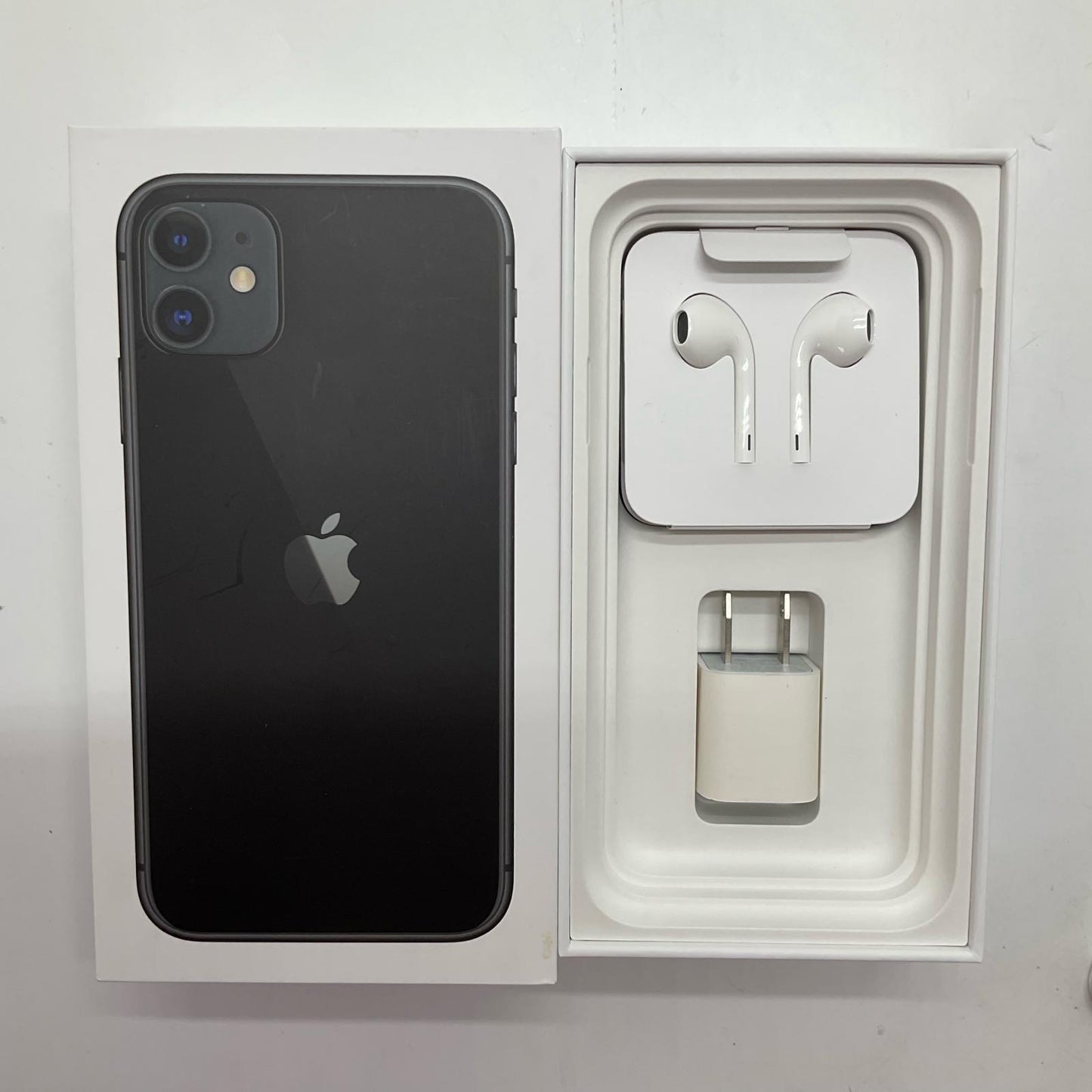 【全額返金保証】【最速発送】Apple iPhone iPhone 11 64GB ブラック docomo 白ロム 動作確認済 73%