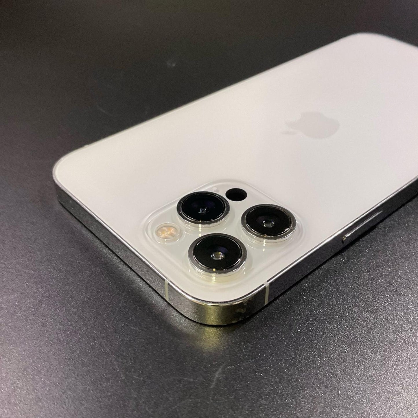 【全額返金保証】【最速発送】Apple iPhone iPhone 12 Pro Max 128GB シルバー docomo SIMフリー 白ロム 動作確認済 67%
