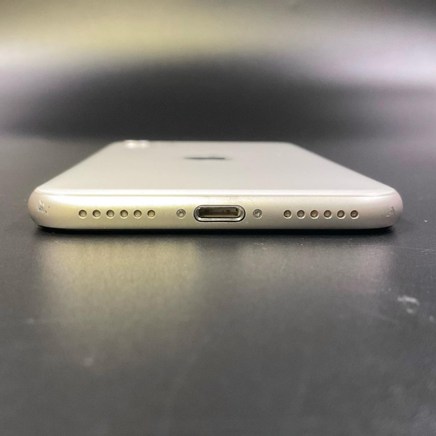 【全額返金保証】【最速発送】Apple iPhone iPhone SE（第3世代） 64GB スターライト au 白ロム 動作確認済 83%