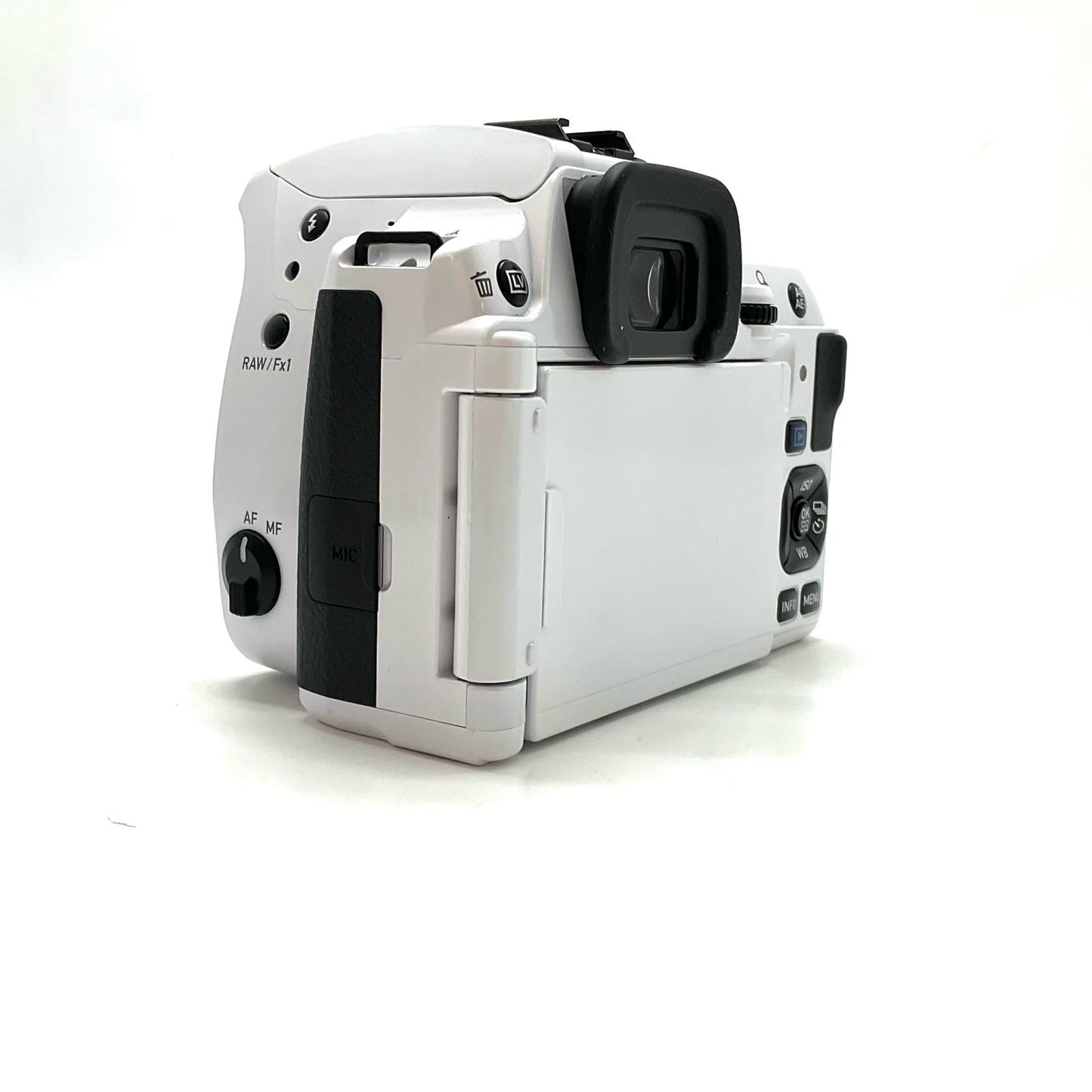 【全額返金保証】【最速発送】PENTAX デジタル一眼 KF ボディ [クリスタルホワイト] 美品 動作確認済