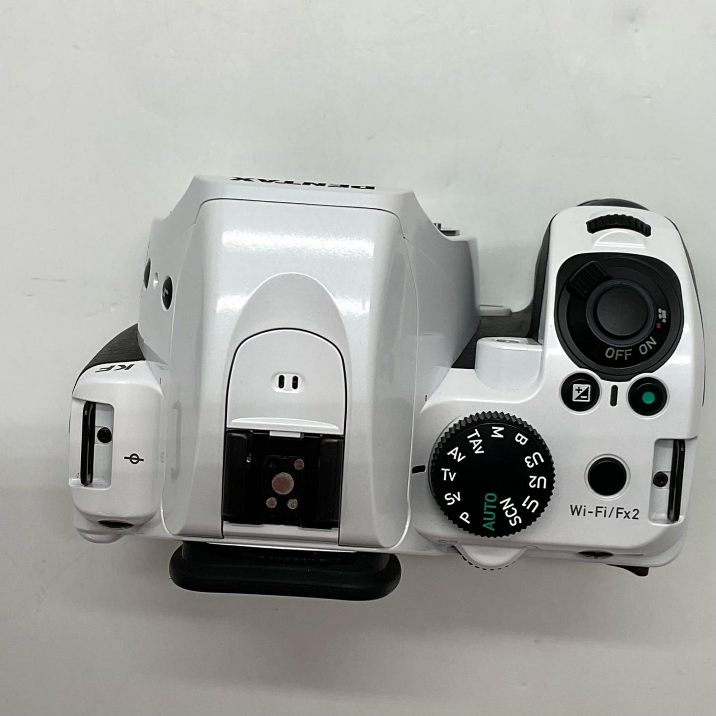 【全額返金保証】【最速発送】PENTAX デジタル一眼 KF ボディ [クリスタルホワイト] 美品 動作確認済