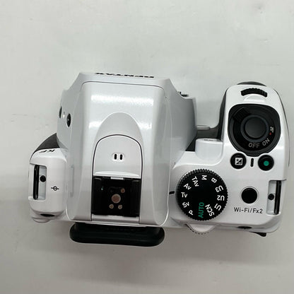 【全額返金保証】【最速発送】PENTAX デジタル一眼 KF ボディ [クリスタルホワイト] 美品 動作確認済