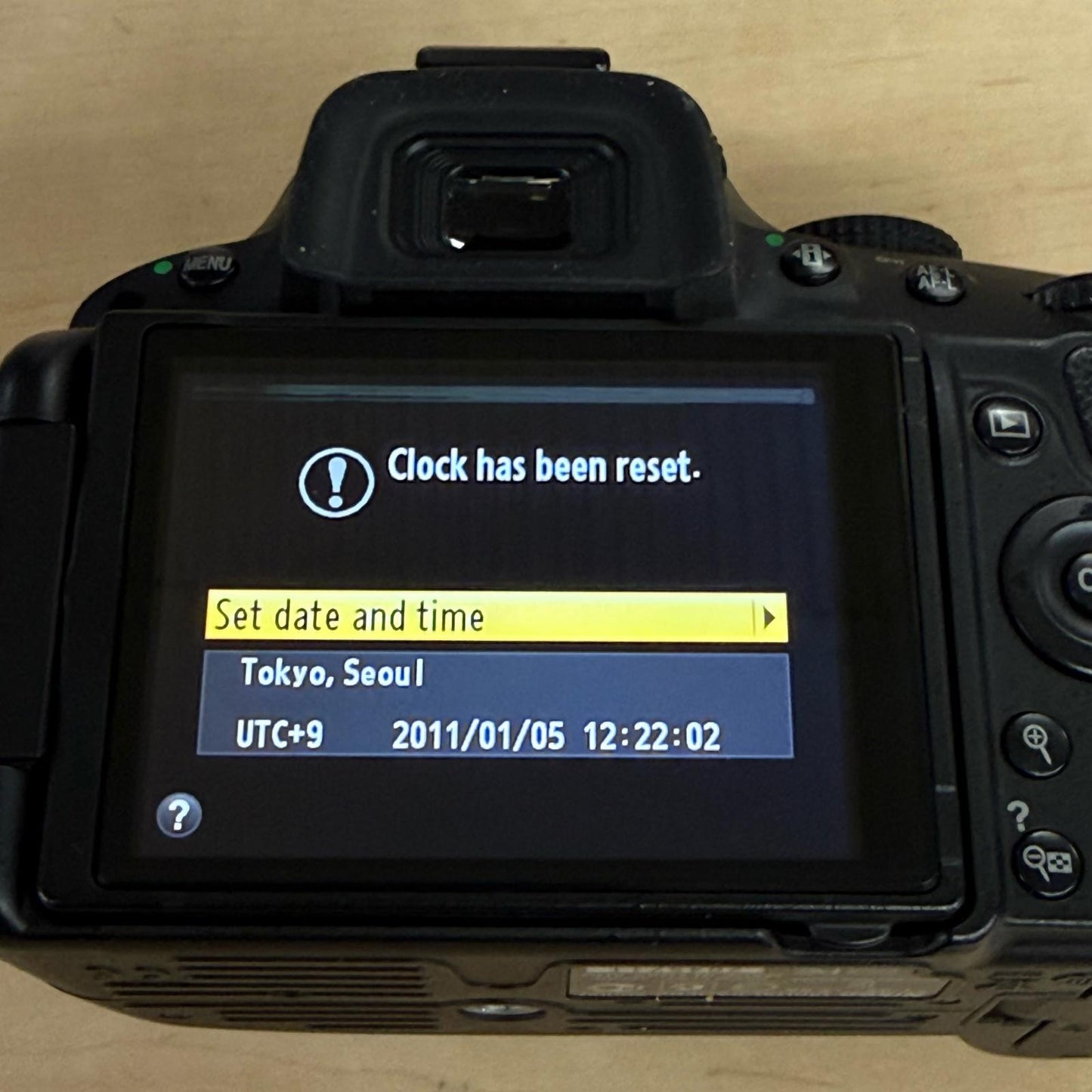 【最速発送】Nikon デジタル一眼 D5100 18-55 VR レンズキット ブラック【難有】