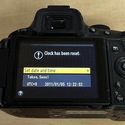 【最速発送】Nikon デジタル一眼 D5100 18-55 VR レンズキット ブラック【難有】