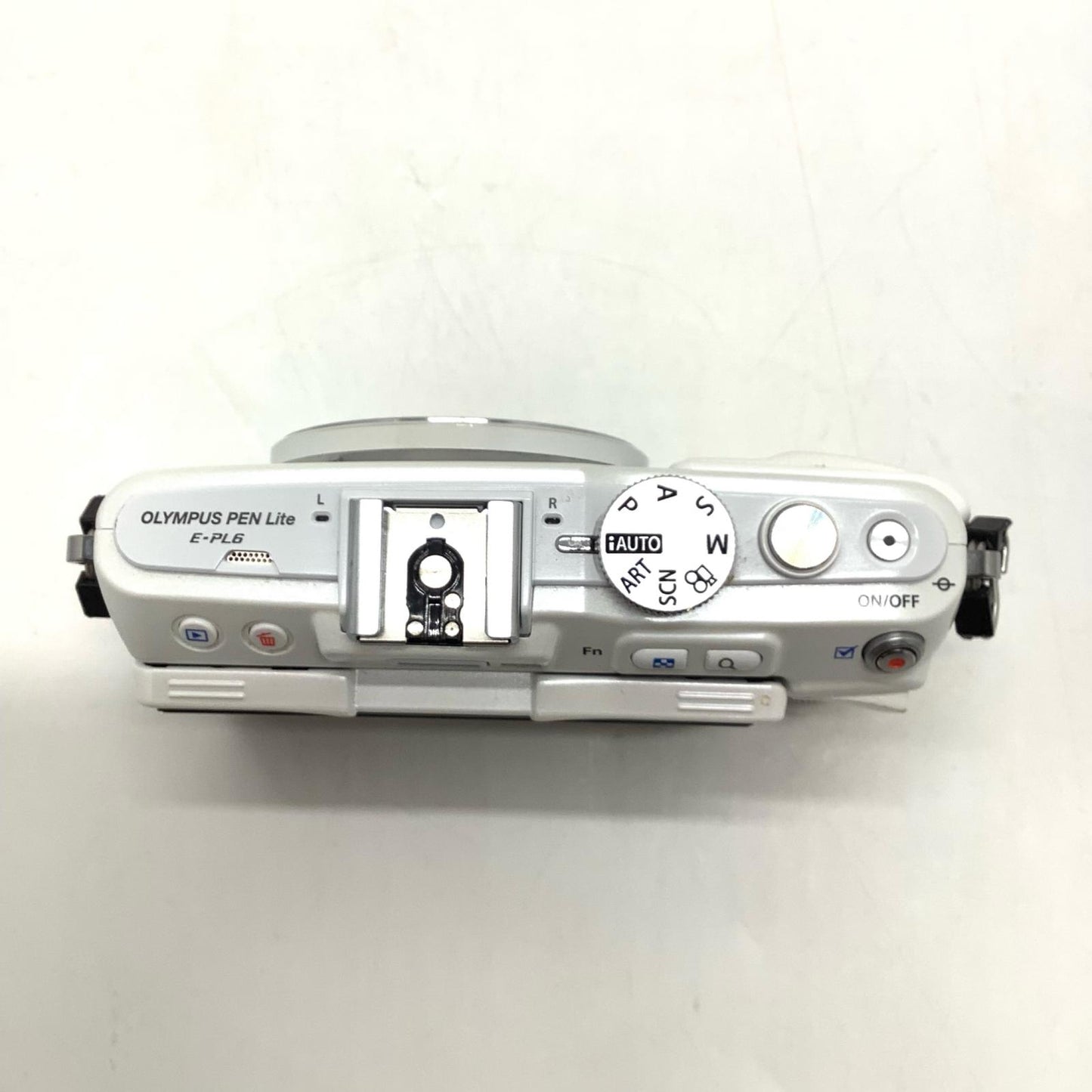 【全額返金保証】【最速発送】OLYMPUS デジタル一眼 OLYMPUS PEN Lite E-PL6 ボディ [ホワイト] 動作確認済