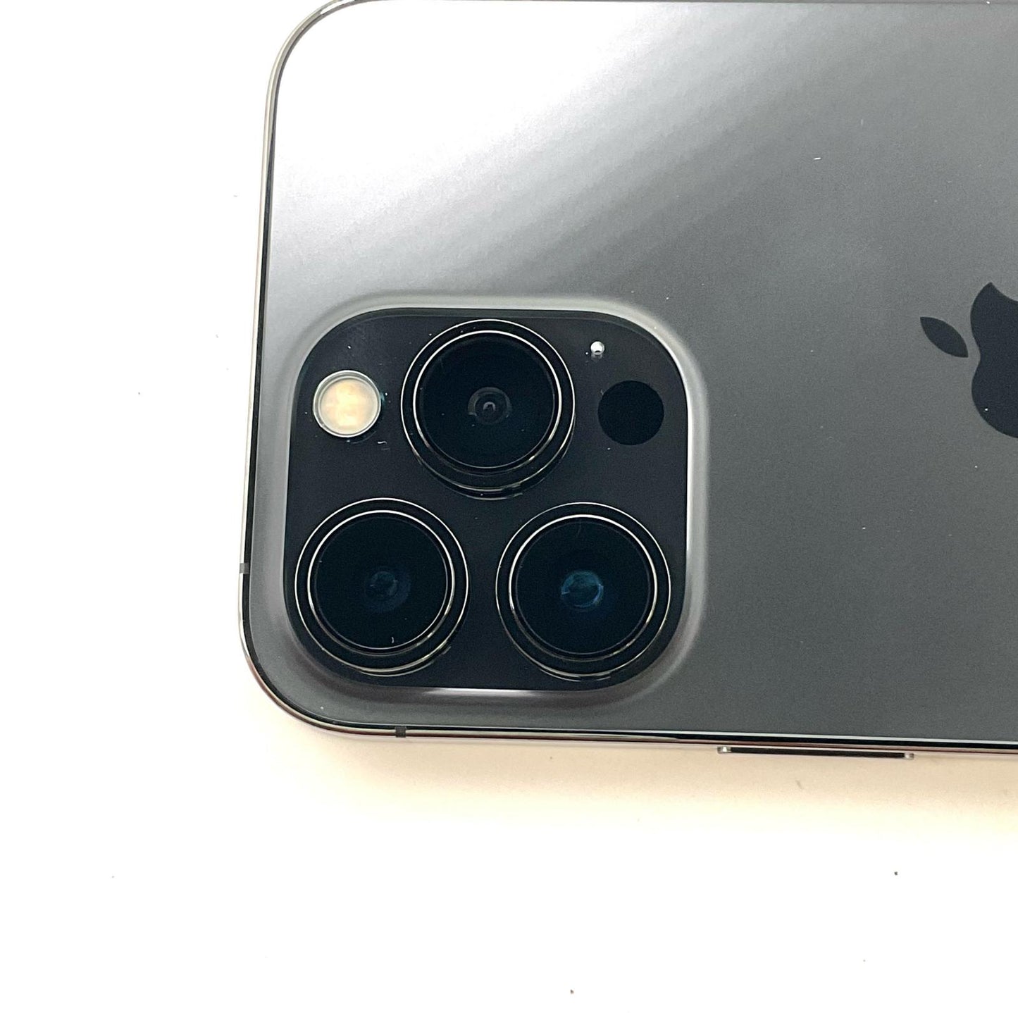 【全額返金保証】【最速発送】Apple iPhone iPhone 13 Pro 256GB グラファイト docomo SIMフリー 白ロム 美品 動作確認済 81%