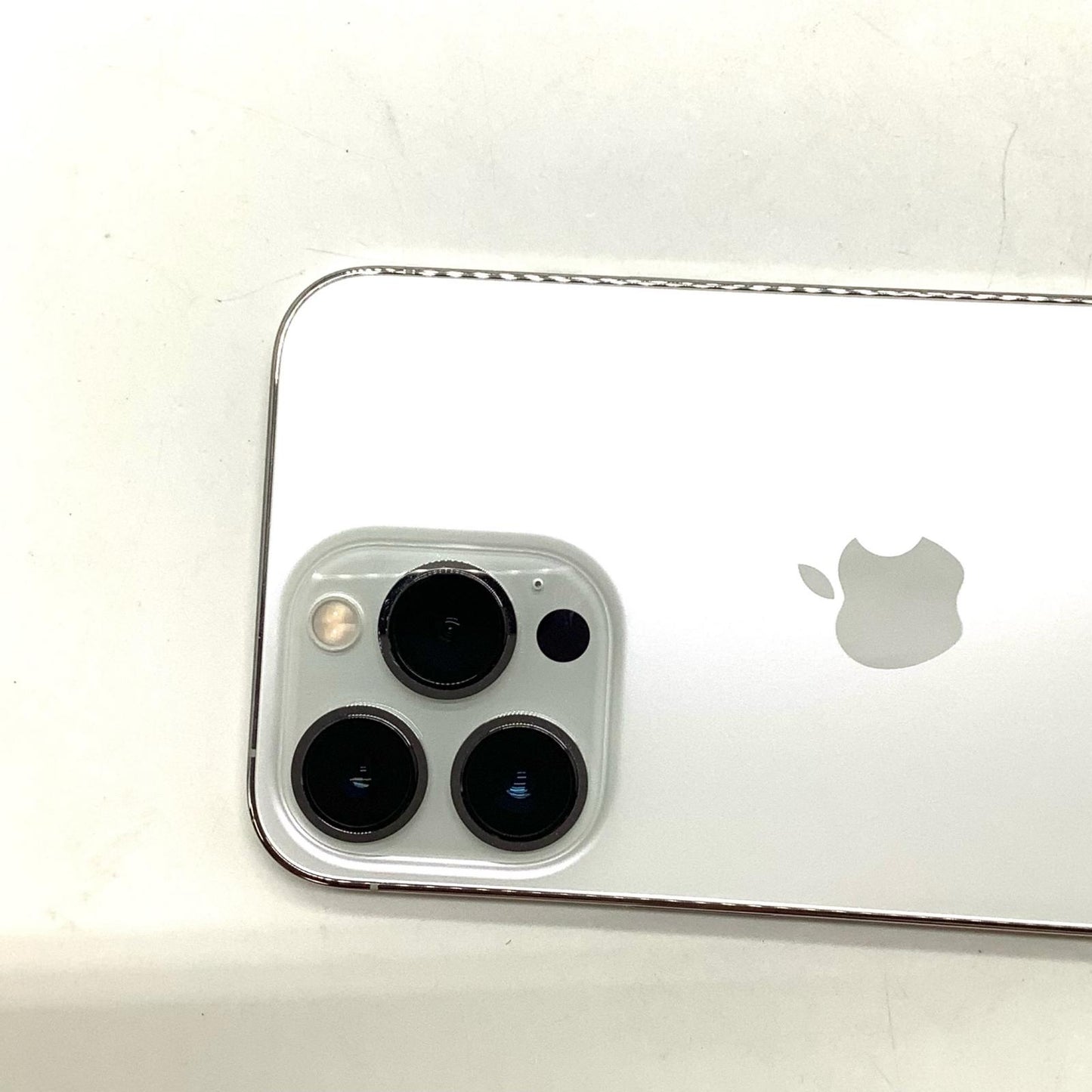 【全額返金保証】【最速発送】Apple iPhone iPhone 13 Pro 256GB シルバー docomo SIMフリー 白ロム 美品 動作確認済 88%