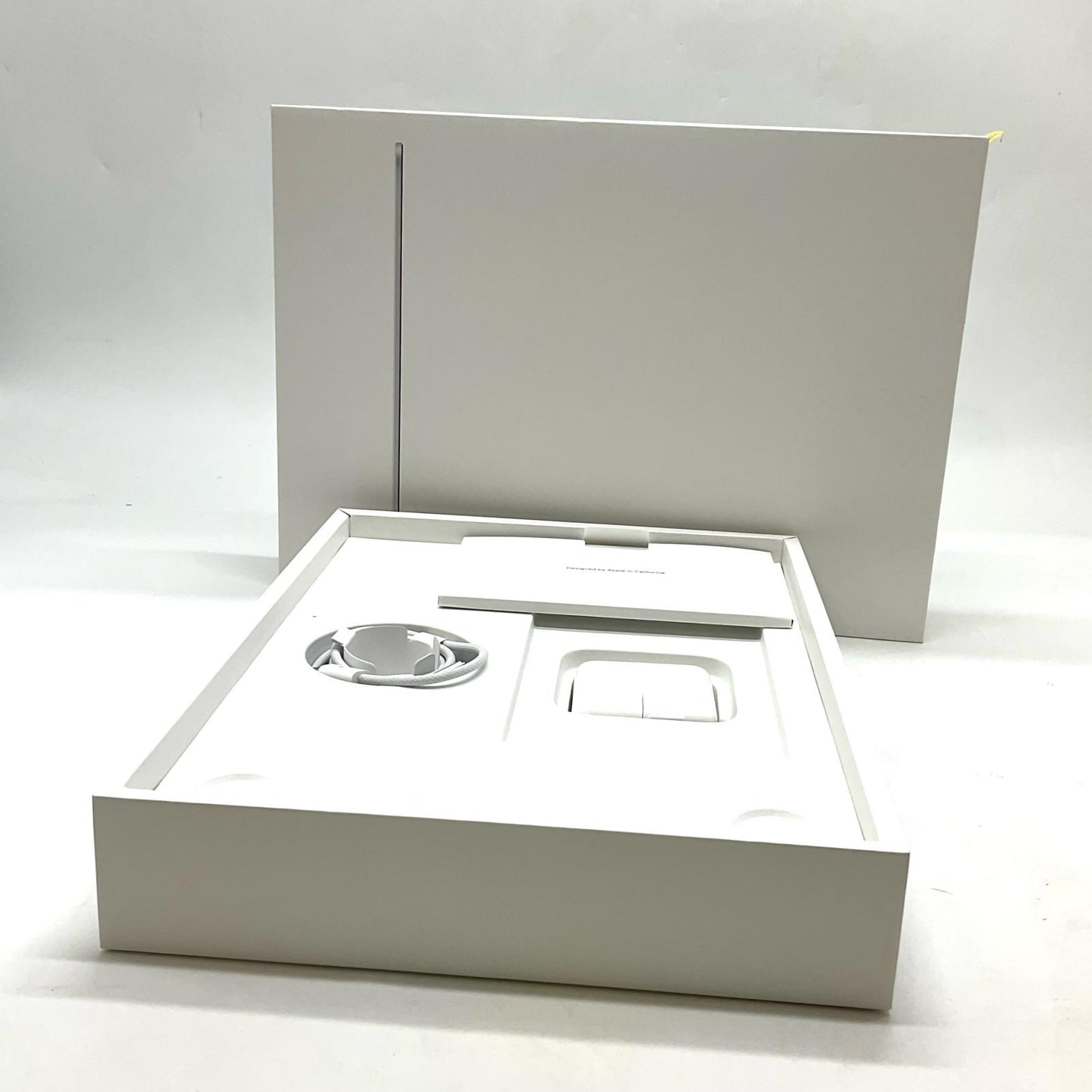 【全額返金保証】【最速発送】Apple MacBook Air 13.6インチ 2022 Apple M2 8GB SSD 256GB シルバー 97% 超美品 動作確認済