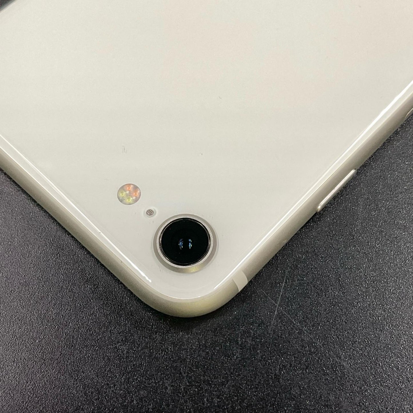 【全額返金保証】【最速発送】Apple iPhone iPhone SE（第3世代） 64GB スターライト docomo SIMフリー 動作確認済 79%