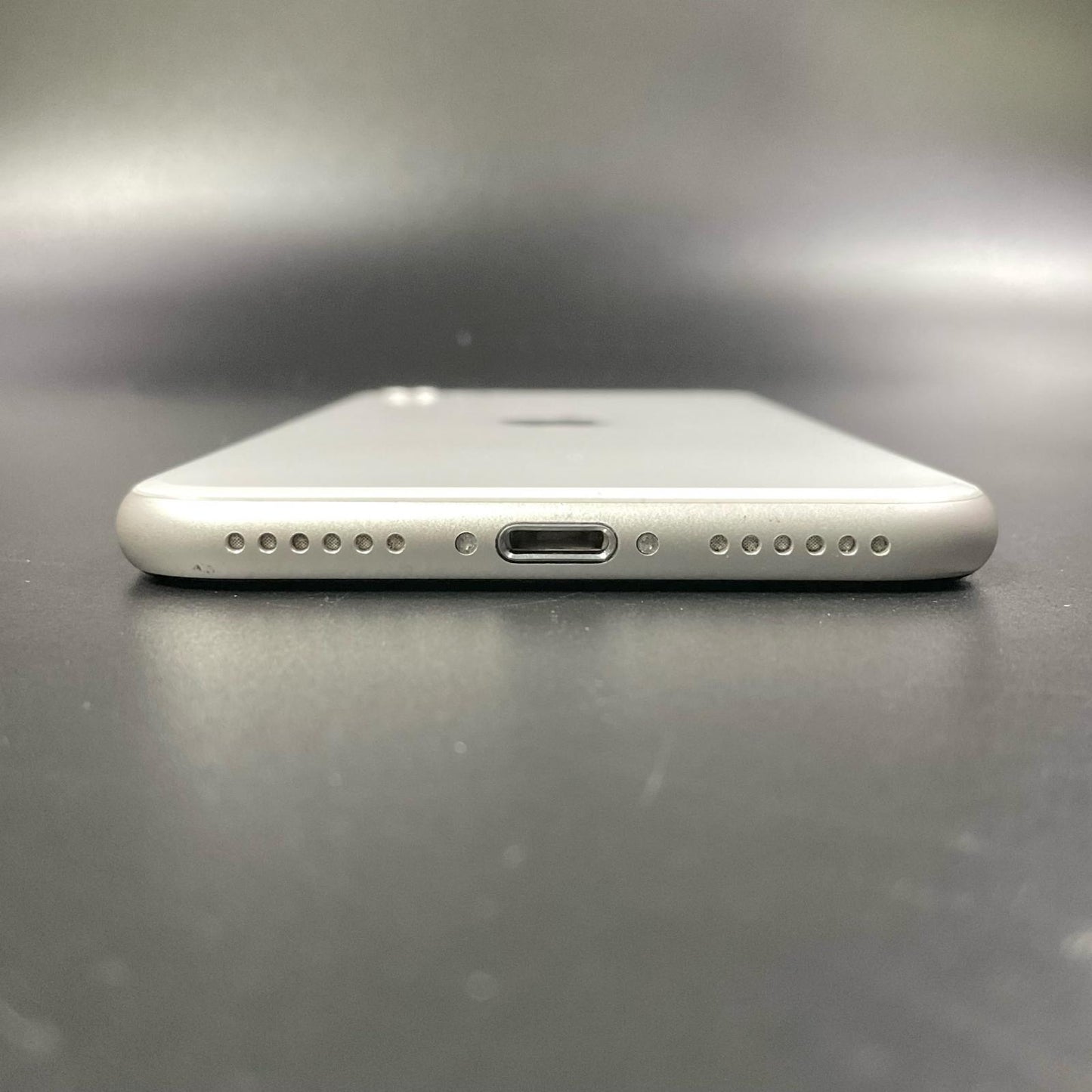 【全額返金保証】【最速発送】Apple iPhone iPhone SE（第3世代） 64GB スターライト docomo SIMフリー 動作確認済 79%