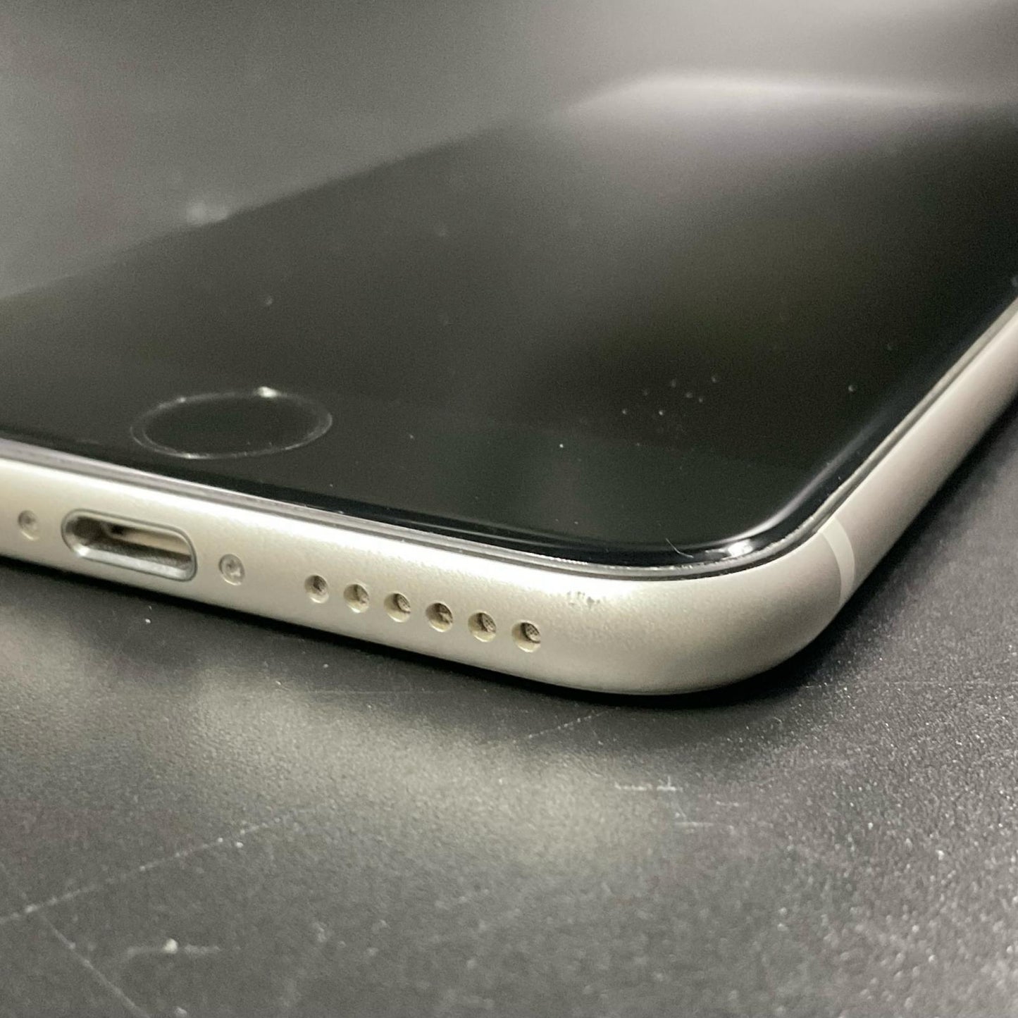 【全額返金保証】【最速発送】Apple iPhone iPhone SE（第3世代） 64GB スターライト docomo SIMフリー 動作確認済 79%