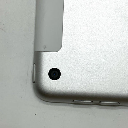 【全額返金保証】【最速発送】Apple iPad iPad 10.2インチ 第9世代 256GB シルバー WiFi+Cellular docomo 白ロム 動作確認済