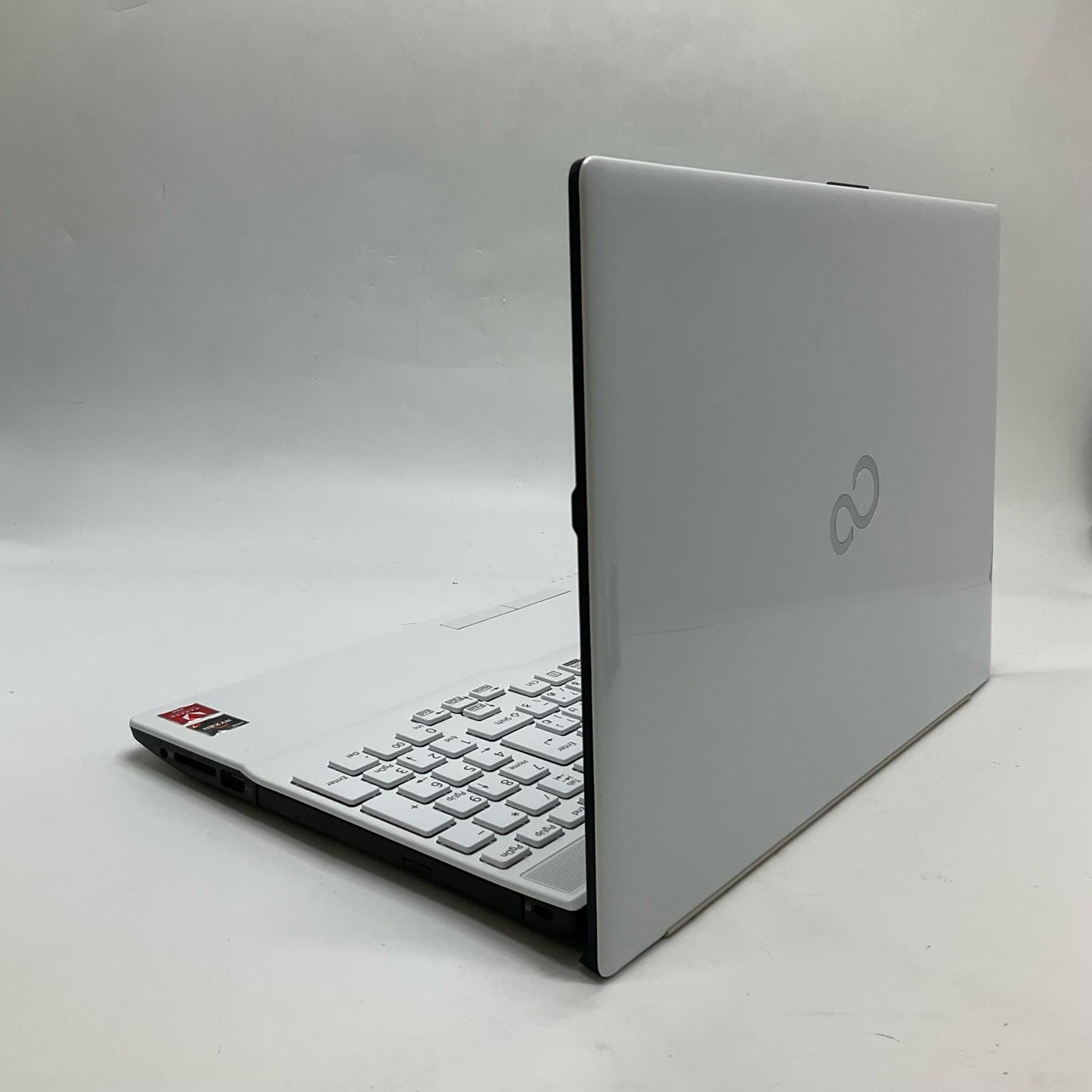 【全額返金保証】【最速発送】FUJITSU LIFEBOOK FMVA50E1W Ryzen 7 3750H 8GB M.2 SSD 256GB 85.3% 動作確認済