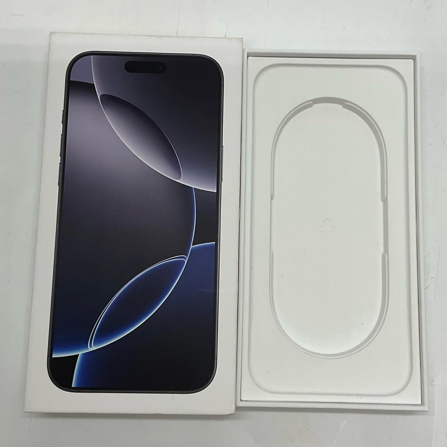 【全額返金保証】【最速発送】Apple iPhone iPhone 16 Pro Max 256GB ブラックチタニウム au SIMフリー 美品 動作確認済 100%