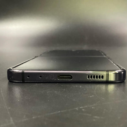 【全額返金保証】【最速発送】SAMSUNG Galaxy Z Flip5 256GB グラファイト docomo SIMフリー SC-54D 白ロム 美品 動作確認済