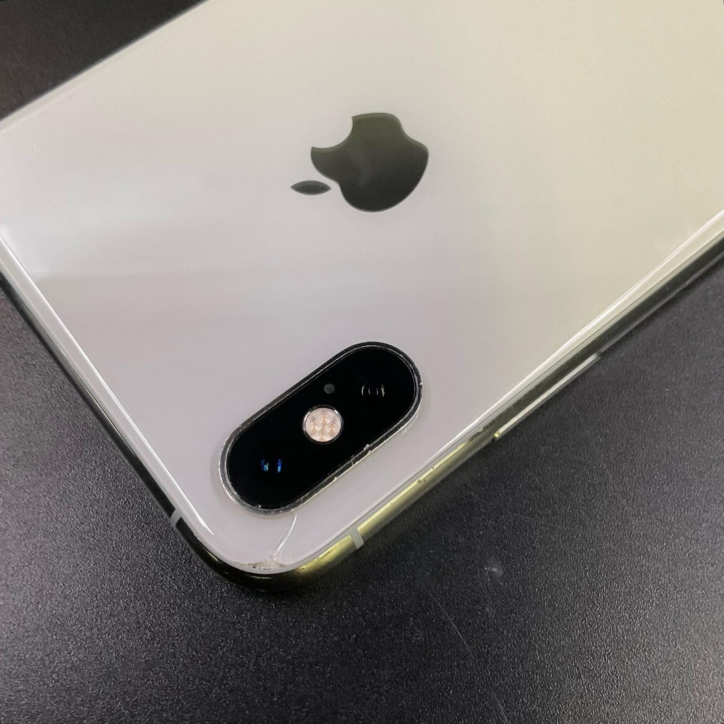 【最速発送】Apple iPhone iPhone XS 512GB シルバー docomo 白ロム【難有】 67%