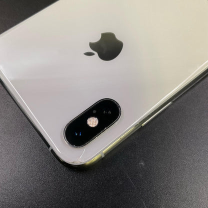 【最速発送】Apple iPhone iPhone XS 512GB シルバー docomo 白ロム【難有】 67%