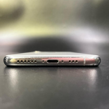 【最速発送】Apple iPhone iPhone XS 512GB シルバー docomo 白ロム【難有】 67%