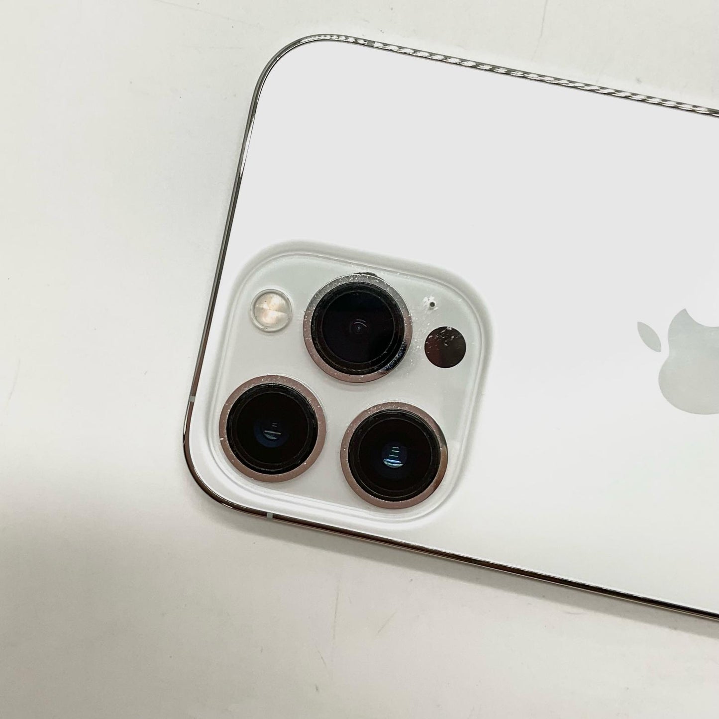【全額返金保証】【最速発送】Apple iPhone iPhone 13 Pro 256GB シルバー docomo SIMフリー 美品 動作確認済 85%