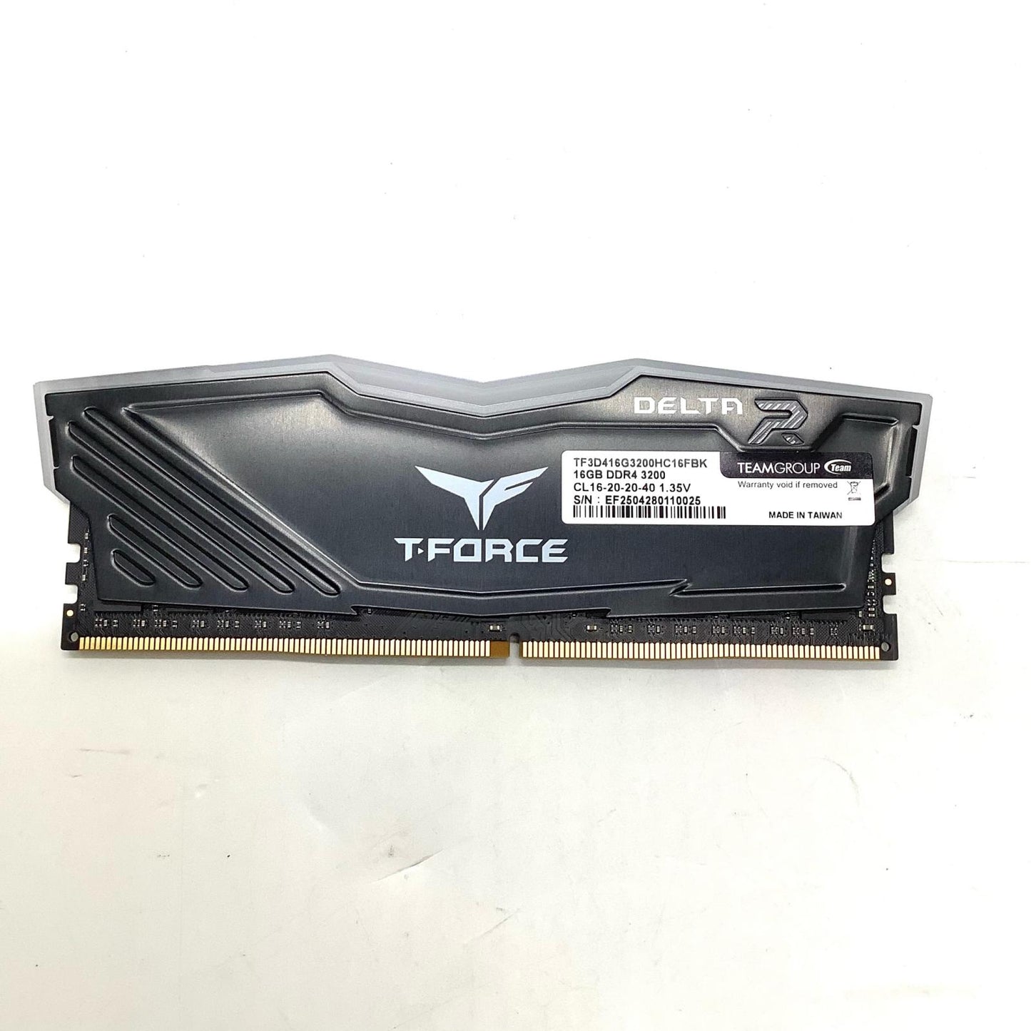 【全額返金保証】【最速発送】TeamGroup メモリ DDR4 PC4-25600 16GB 1枚 TF3D416G3200HC16FBK 超美品 動作確認済