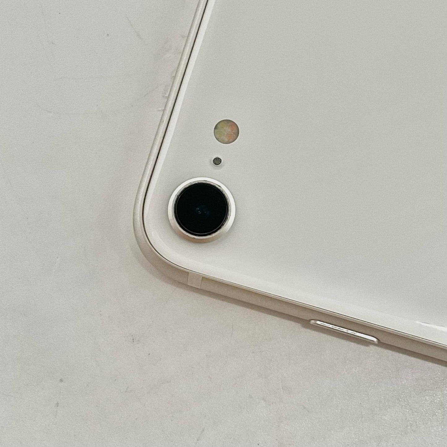 【全額返金保証】【最速発送】Apple iPhone iPhone SE（第3世代） 128GB スターライト docomo SIMフリー 白ロム 動作確認済 87%