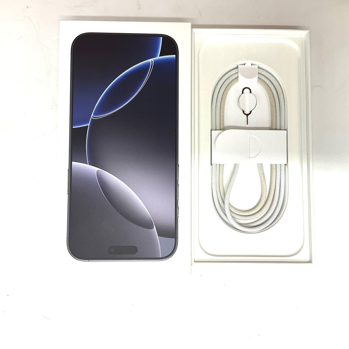 【全額返金保証】【最速発送】Apple iPhone iPhone 16 Pro Max 256GB ブラックチタニウム SIMフリー 美品 動作確認済 95%