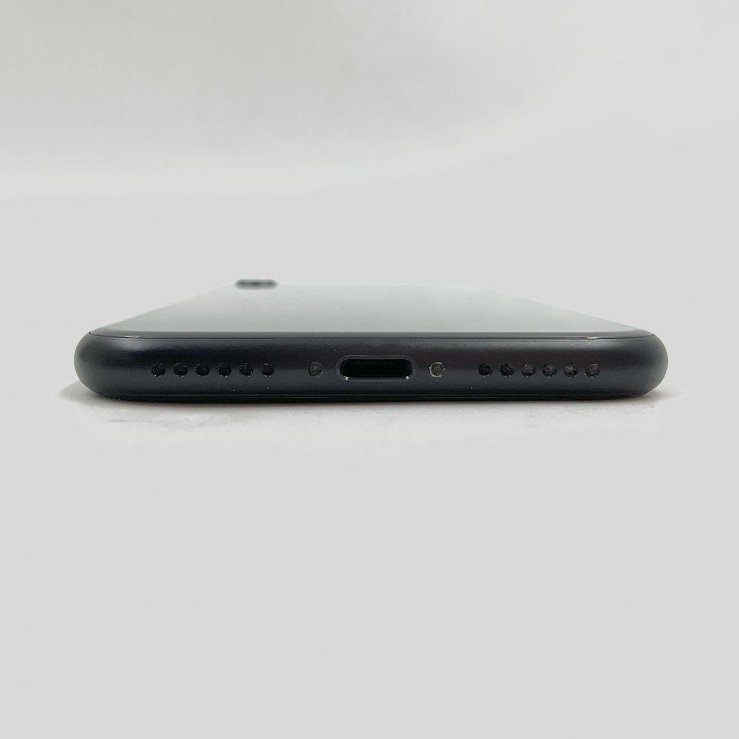 【全額返金保証】【最速発送】Apple iPhone iPhone SE（第2世代） 64GB ブラック au SIMフリー 白ロム 動作確認済 79%