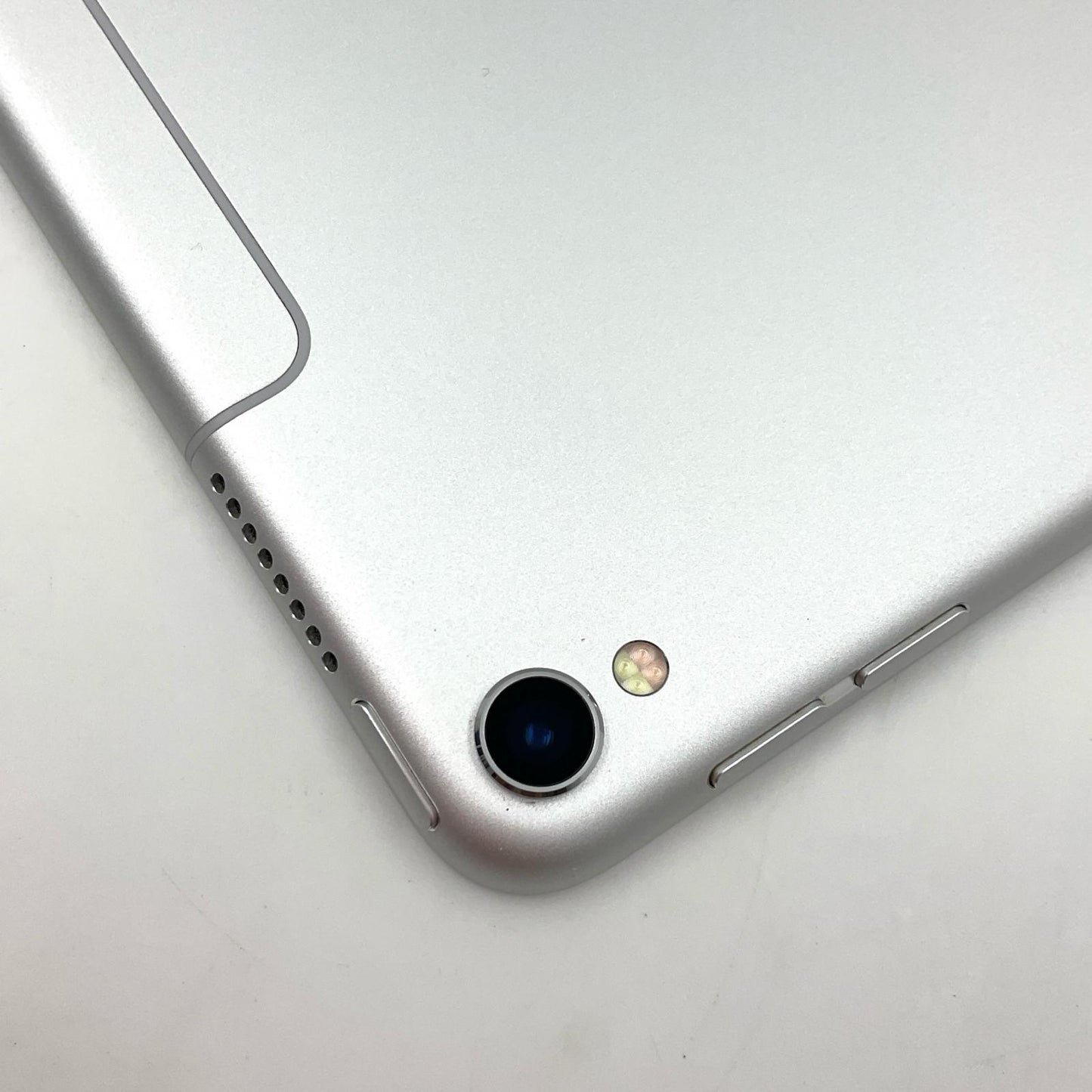 【全額返金保証】【最速発送】Apple iPad Pro 10.5インチ 64GB シルバー WiFi+Cellular Softbank 白ロム 動作確認済