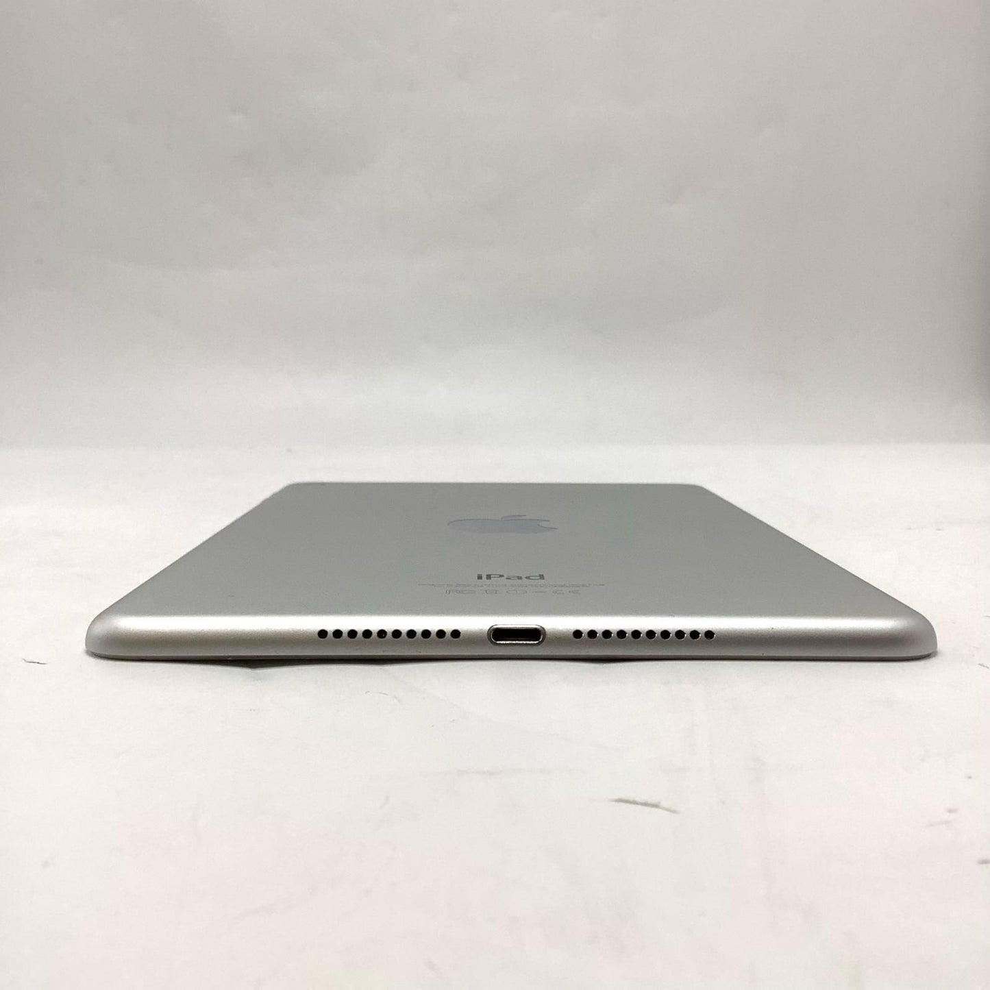 【全額返金保証】【最速発送】Apple iPad mini 7.9インチ 第4世代 128GB シルバー Wi-Fi 動作確認済